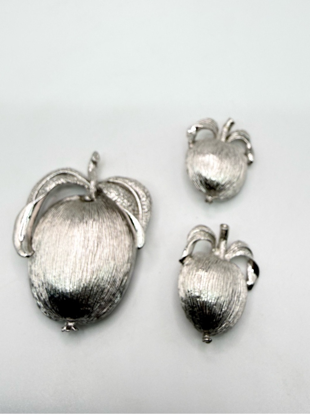 Sarah Coventry Adams Delight Apple Brooch & Clip-On Earrings Set Vintage